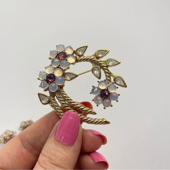 Monet Moon-glow Floral Brooch & Pierced Earrings Set - Picture 9 of 9